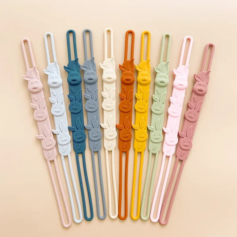 Silicone-pacifier-clip-1